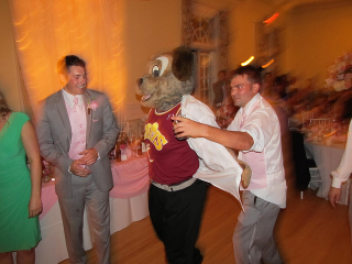 Illustration for article titled NBA Mascot Attends Wedding, Is Life Of The Party